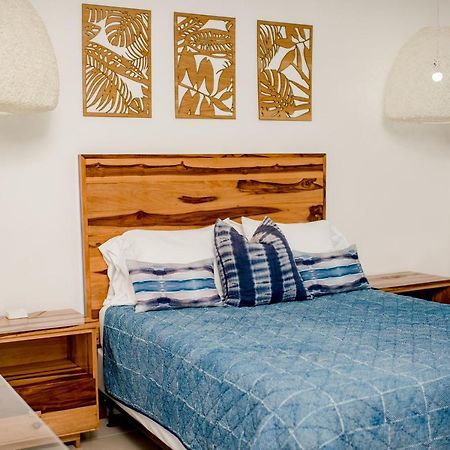 Whispering Seas Oceanfront Suite Ocho Rios Exteriör bild