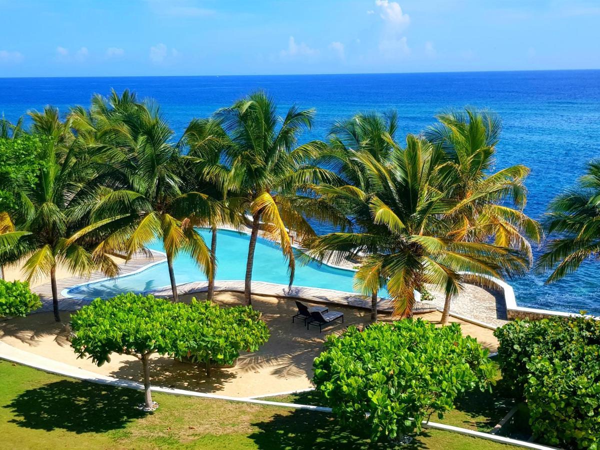 Whispering Seas Oceanfront Suite Ocho Rios Exteriör bild