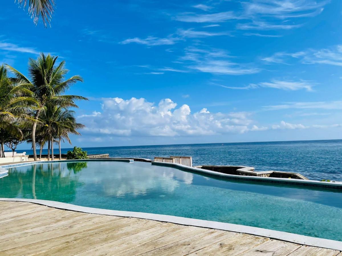 Whispering Seas Oceanfront Suite Ocho Rios Exteriör bild