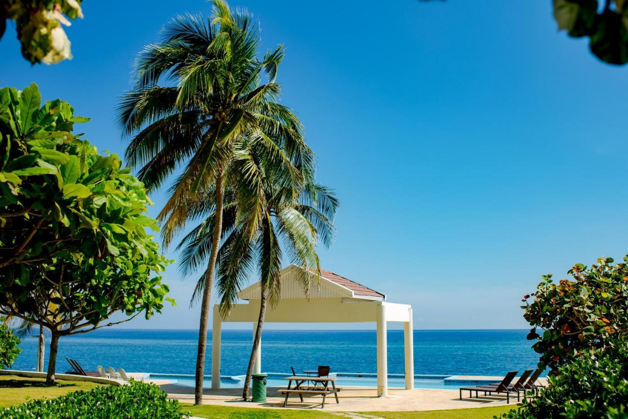 Whispering Seas Oceanfront Suite Ocho Rios Exteriör bild