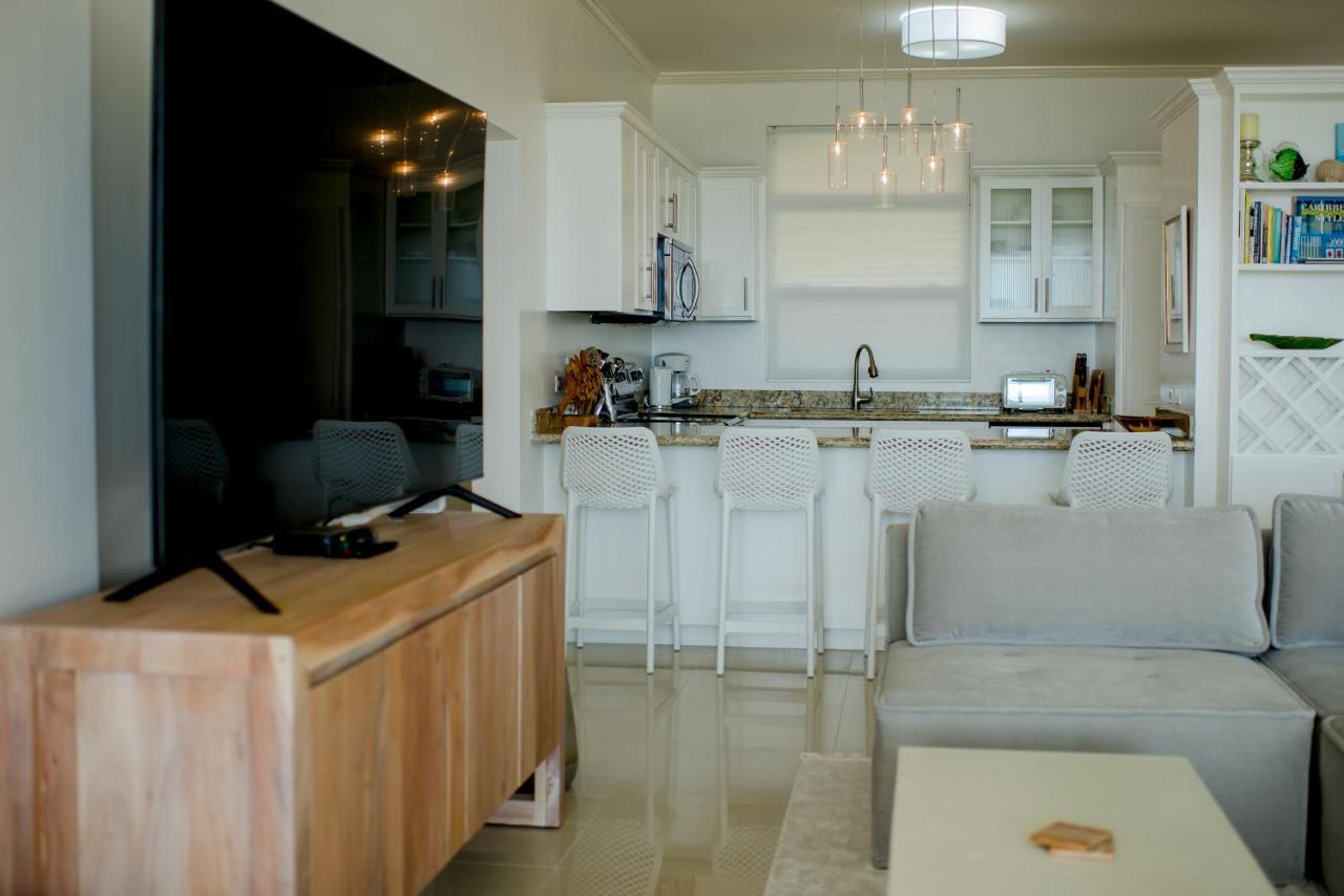 Whispering Seas Oceanfront Suite Ocho Rios Exteriör bild