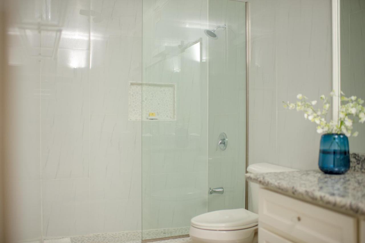 Whispering Seas Oceanfront Suite Ocho Rios Exteriör bild