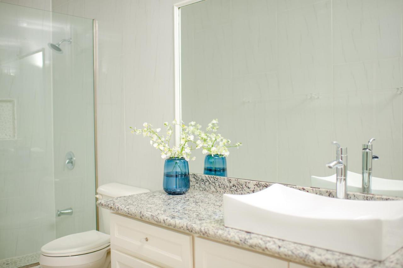 Whispering Seas Oceanfront Suite Ocho Rios Exteriör bild