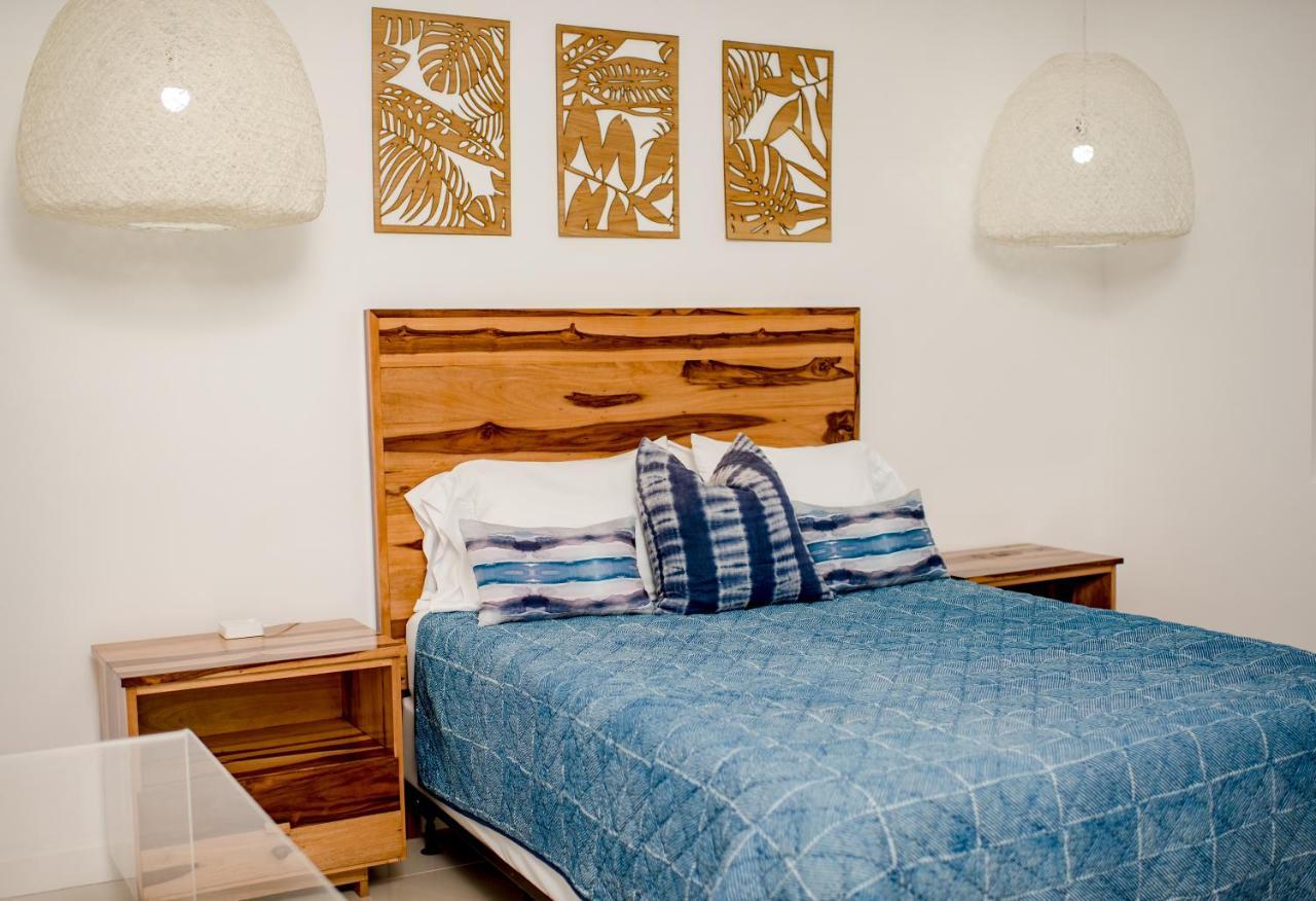 Whispering Seas Oceanfront Suite Ocho Rios Exteriör bild